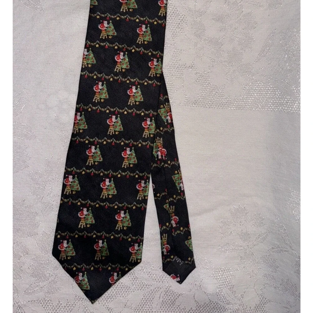Jos. A. Bank Christmas Necktie Santa Decorating Tree Black 100% Silk Made in USA